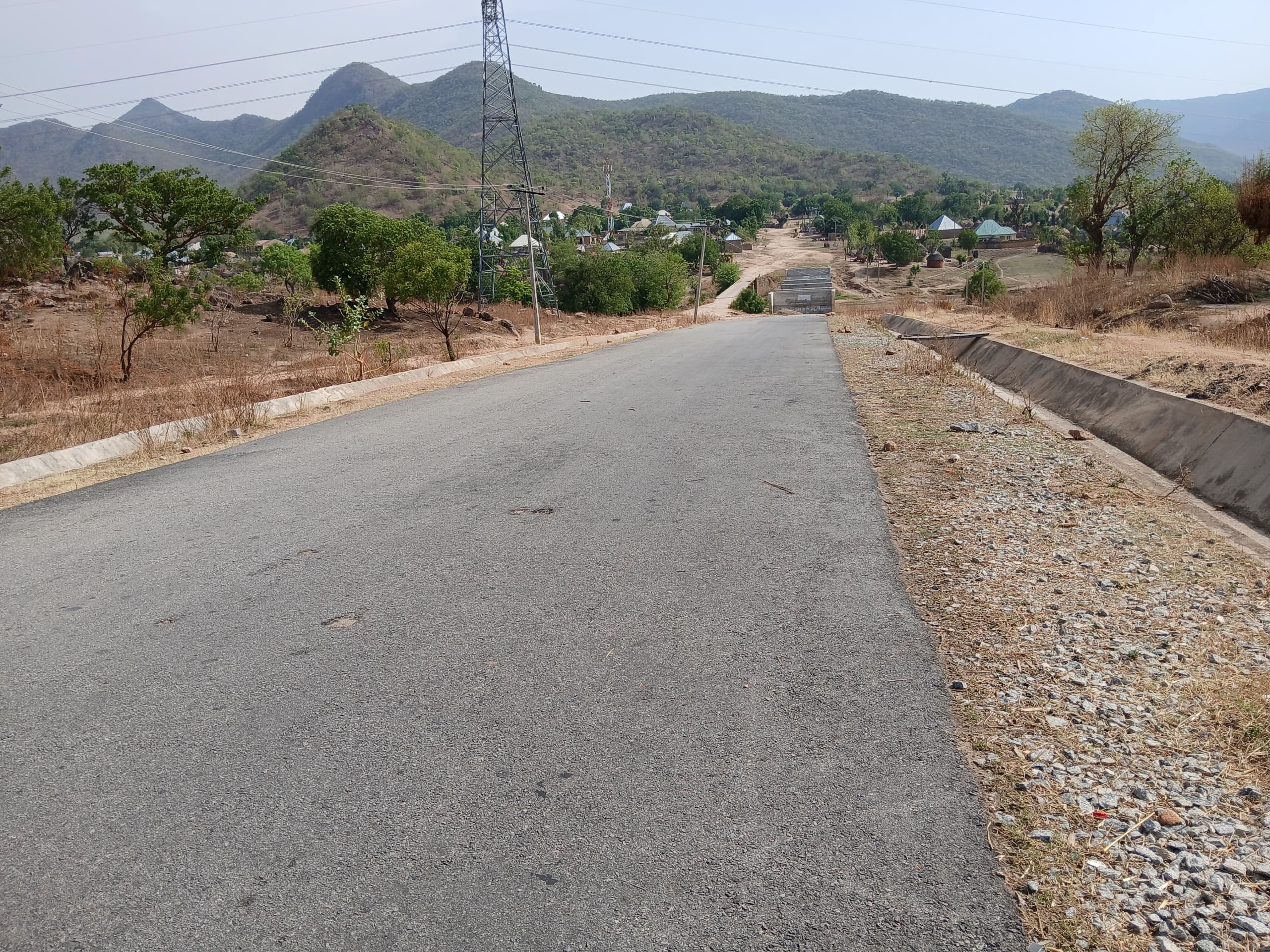 The paved asphalt indicates the beginning section of the Mararraban Lacheke—Pantisawa road. Photo Yahuza Bawage.