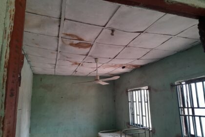 A room serving as a medical ward in Zoh Makarau Health Post. Photo credit: Yahuza Bawage