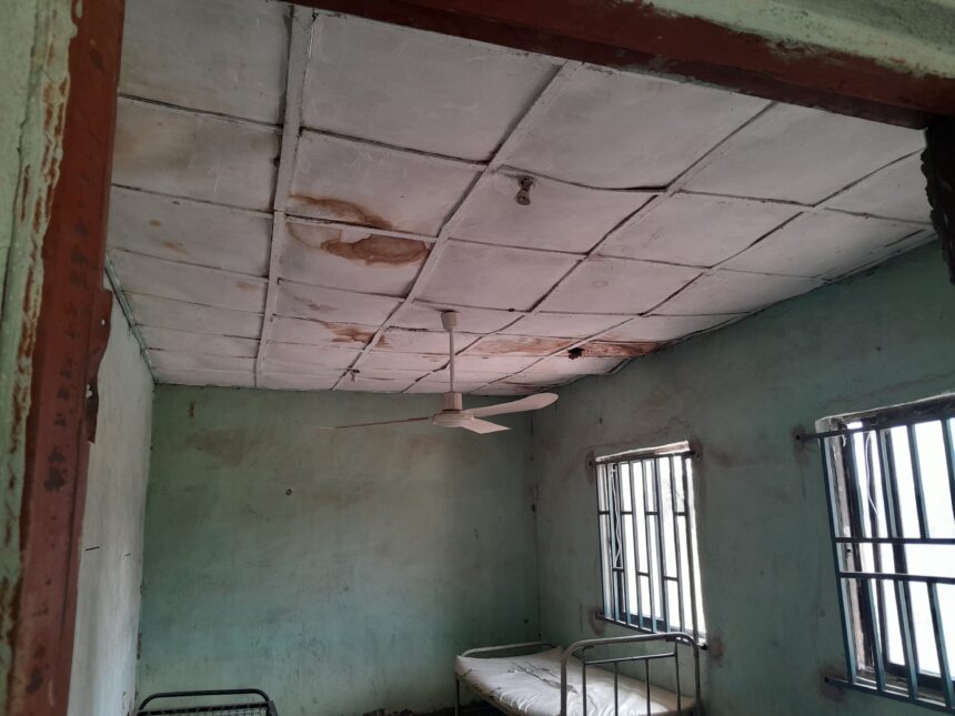 A room serving as a medical ward in Zoh Makarau Health Post. Photo credit: Yahuza Bawage