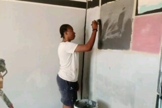 Ediseh Hamisu Daniel is making a beautiful painting design on the wall. Photo credit: Ediseh.