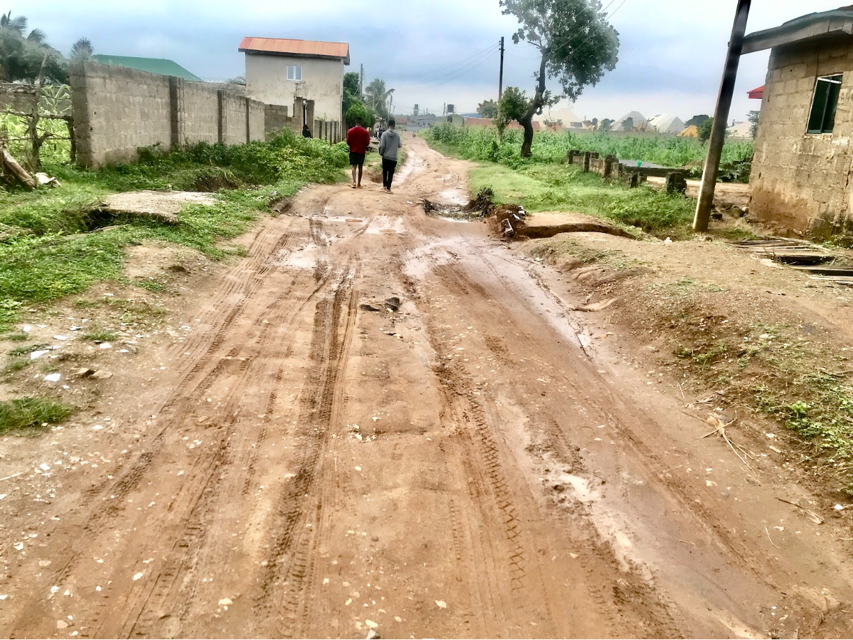 Street view of Kpeygi community. Photo credit: Rejoice Taddy.