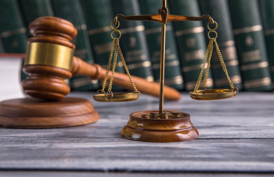 Symbol of law and justice 880x570 1