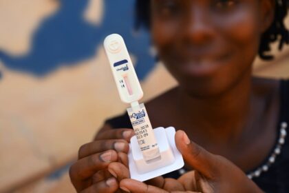 $10,000 grants open for youth-led HIV projects. Photo credit: UNICEF Data