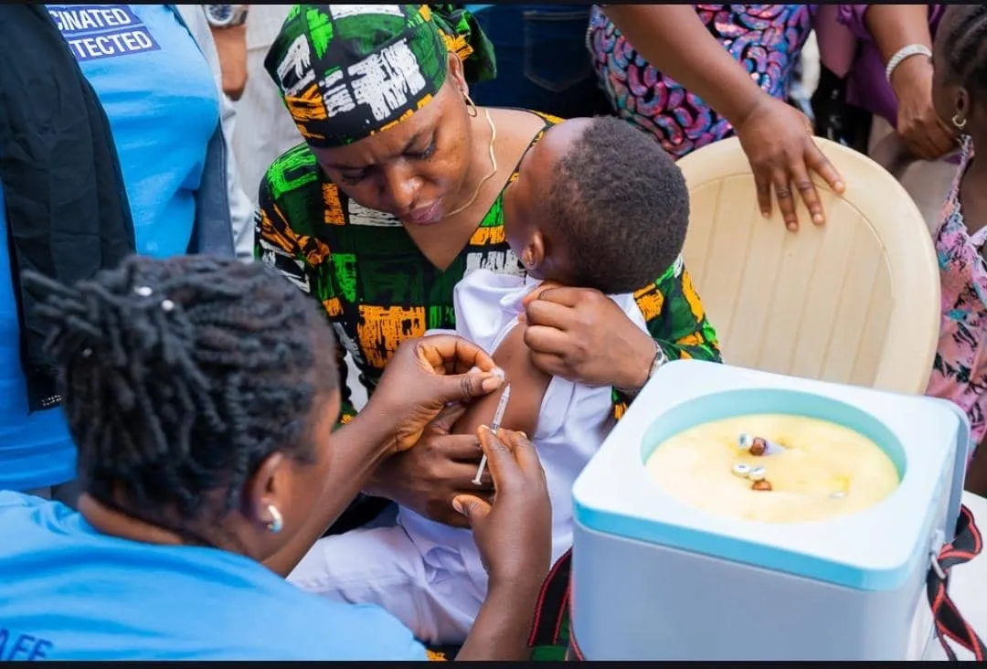 Abuja's innovative drive for universal immunisation 1 Primary Health Care Board at a child immunisation outreach at MFM HQ in Wuye, Abuja. Credit: Premium Times