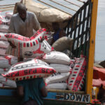 Inside Nigeria's new plan to fix its troubled rice sector 3 Men unloading bags of rice at a market in Ibadan, Nigeria. Credit: Flickr
