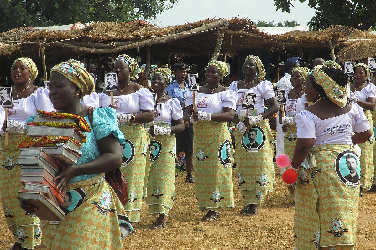 A clutch of Nigerian women dressed in traditional uniform dress. Credit: Web