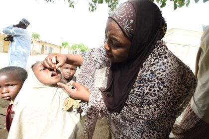 A health official immunises a child against diphtheria in Kano. Credit: Pius Utomi/Getty Images