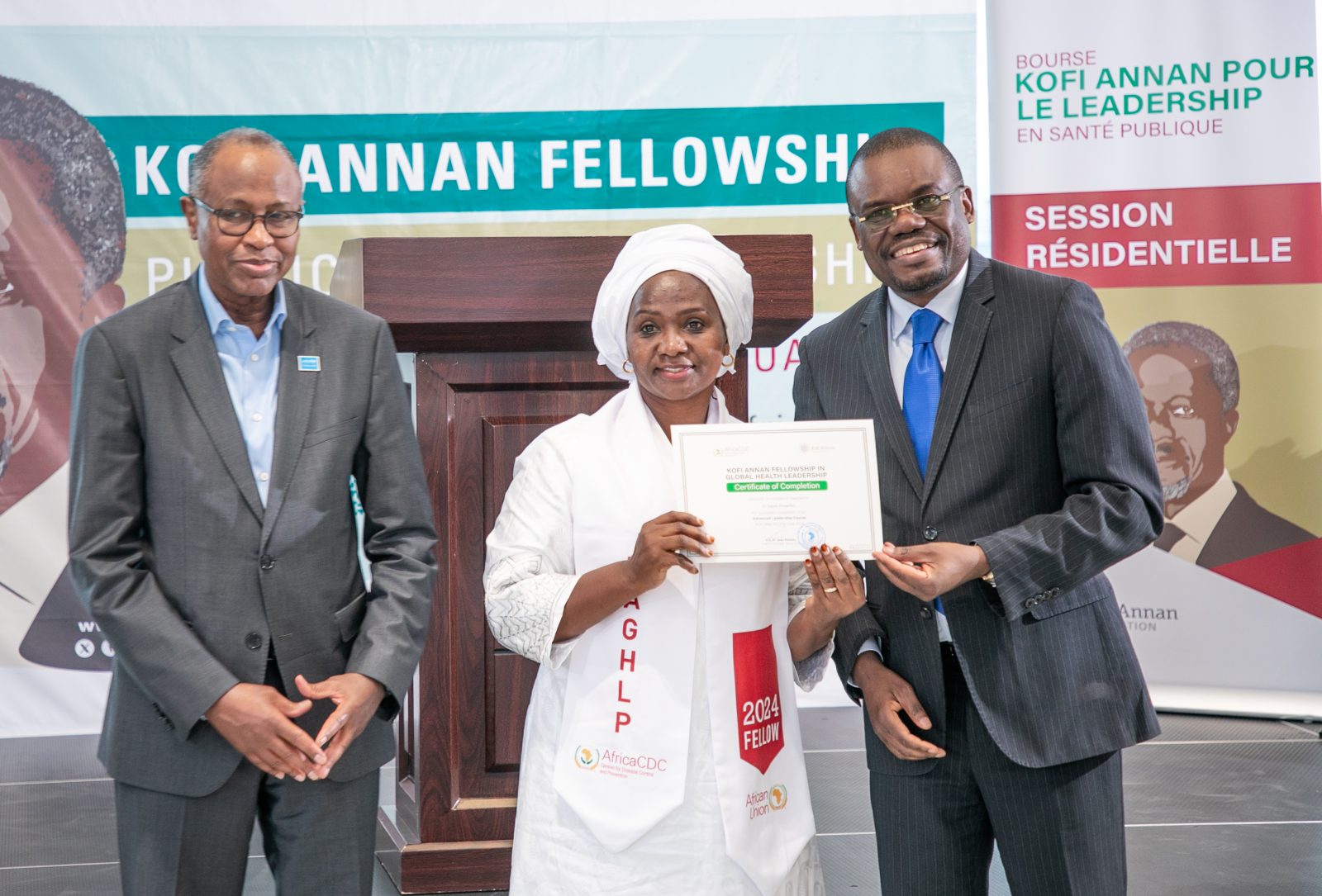 A graduate of the Kofi Annan Fellowship being awarded. Credit: African Union